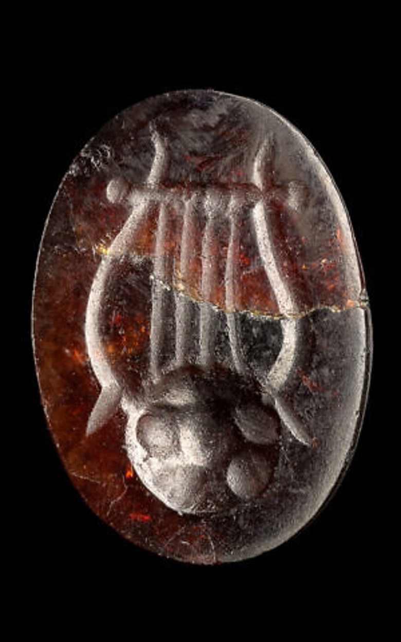 以色列凯撒利亚海岸古沉船发现公元3世纪基督徒戒指