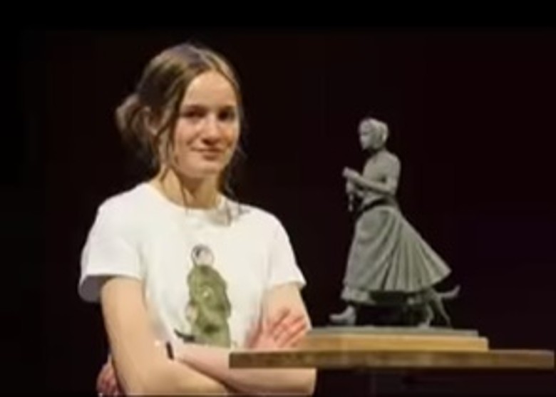 英国英格兰多塞特郡女学生众筹建雕像纪念著名化石猎人玛丽·安宁