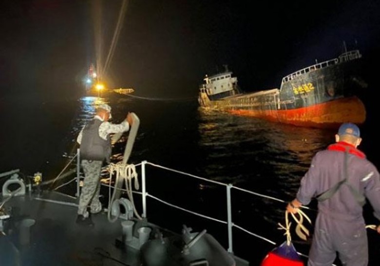 泰国苏梅岛附近发现一艘被遗弃的神秘幽灵船