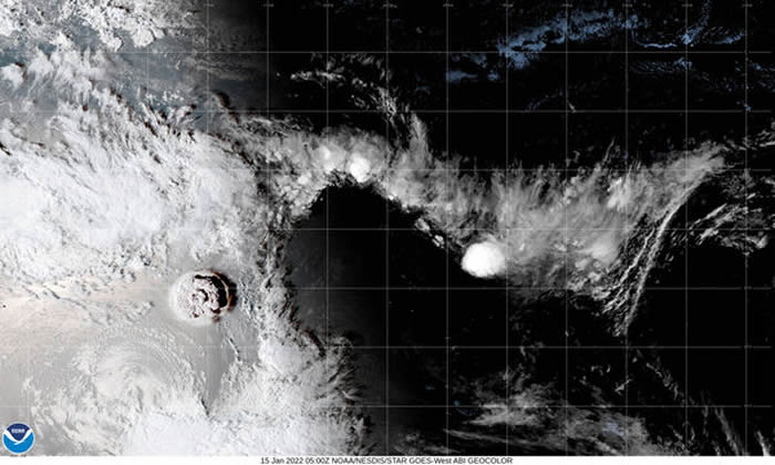 卫星实拍汤加海底火山大爆发 海啸扑向全太平洋