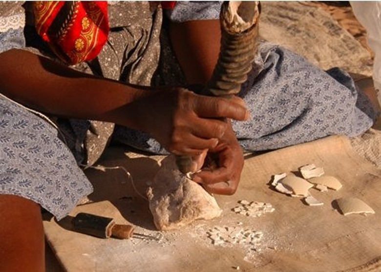 5万年前非洲南部和东部的人群曾依靠买卖鸵鸟蛋壳珠互相联系