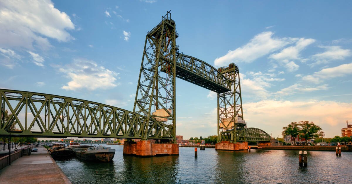 让亚马逊始创人贝索斯超级游艇出海 荷兰鹿特丹市要拆除著名地标科宁斯文大桥