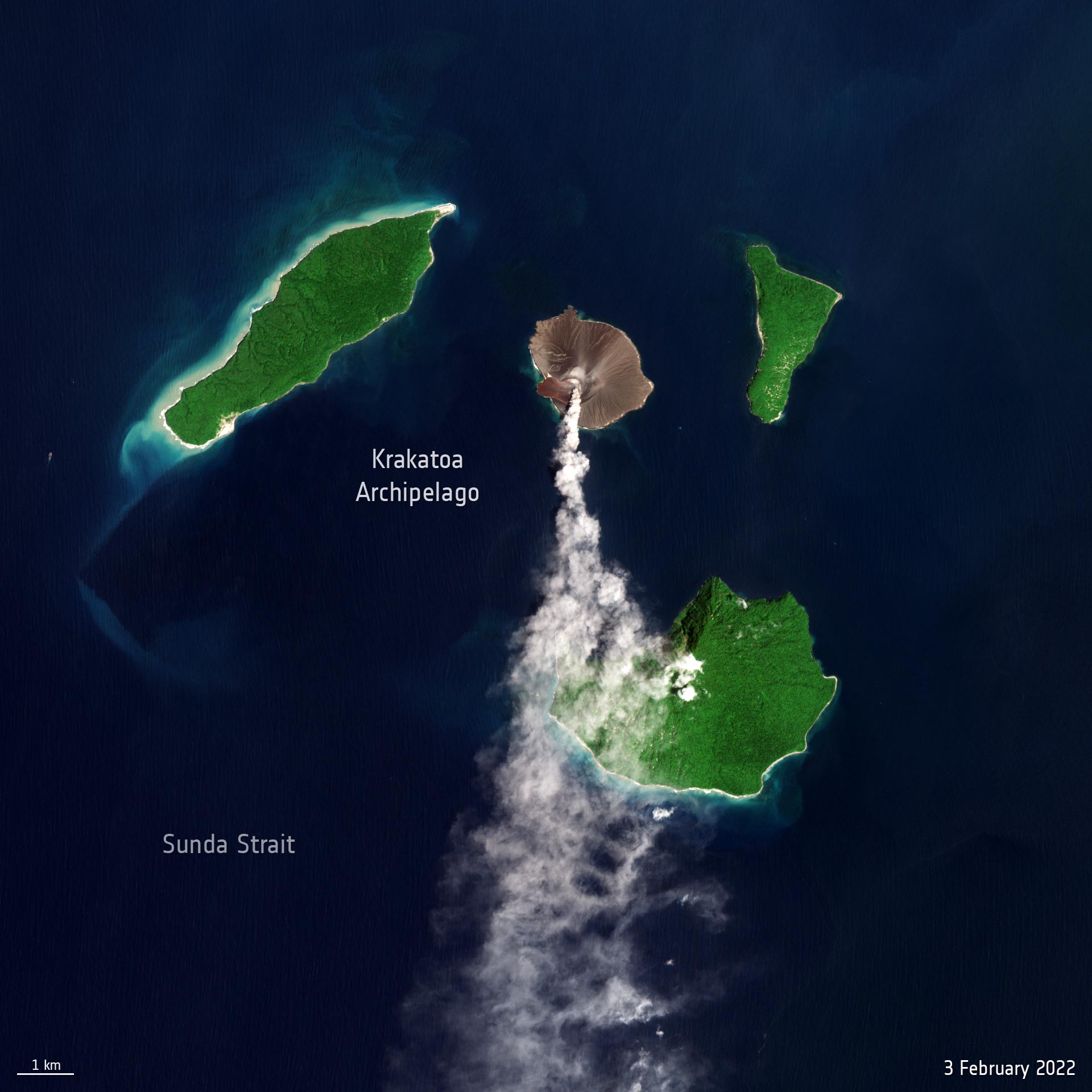 图为2022年2月3日，哥白尼哨兵2号任务拍摄的印度尼西亚拉卡塔岛的喀拉喀托火山（Anak Krakatau）。