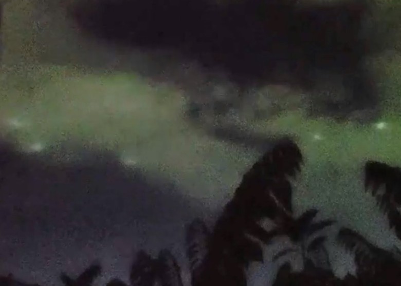 台湾台东县知本地区夜空出现发光不明飞行物UFO 军方呼吁民众不要惊慌