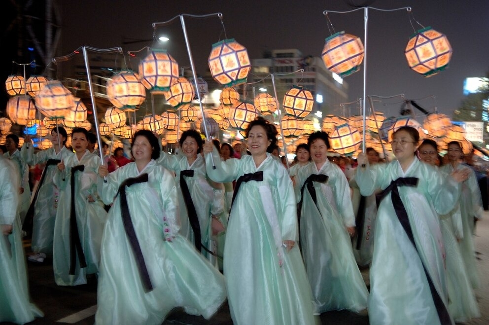 南韩：燃灯会 - 5月初的南韩燃灯会，以表演、游行、比赛和点亮的花灯庆祝佛祖生日。 PHOTOGRAPH BY ALESSANDRO DIGAETANO, LU