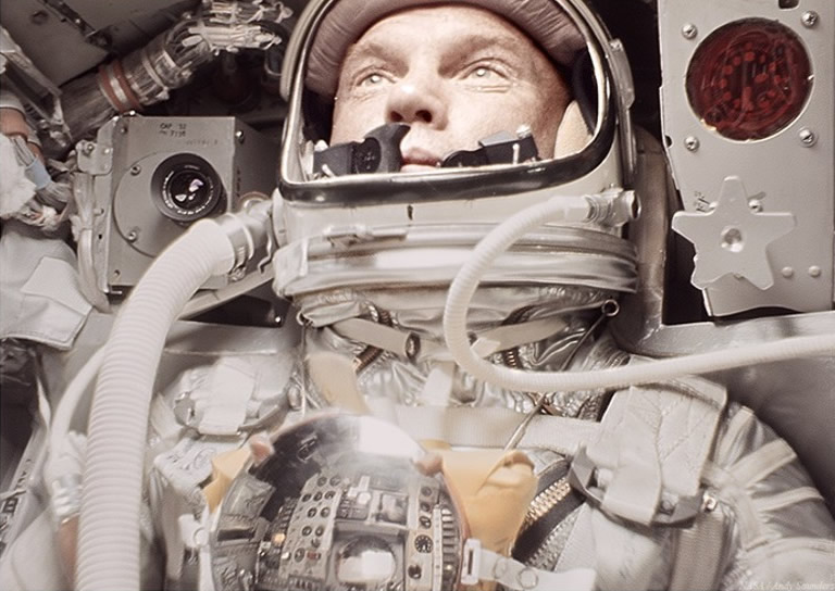 约翰?格伦John Glenn成为首位进入地球轨道的美国宇航员60周年 专家发修复照纪念