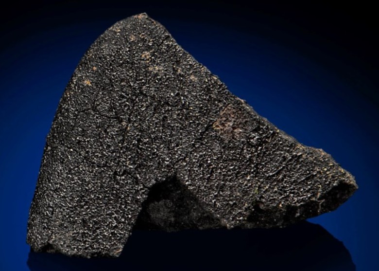 坠落在英国温什科姆的太阳系起源时期陨石 以1.26万美元成交