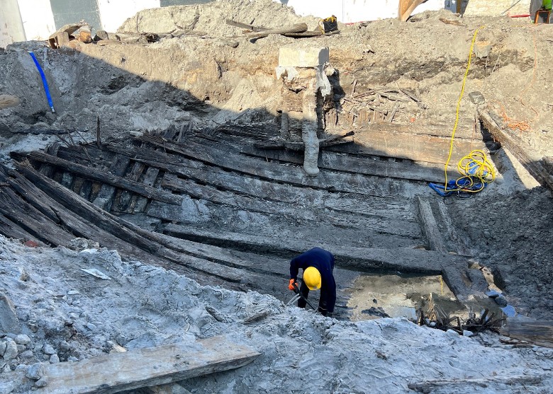 爱沙尼亚首都塔林港口挖出一艘700年历史古商船 属于13世纪雄霸欧洲的汉萨同盟