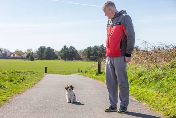 Ӣ��һֻ������������Ų¶Ȯɢ��ʱͻȻͣ�������� ����ڳ���ֵ6000Ӣ���Ľ��