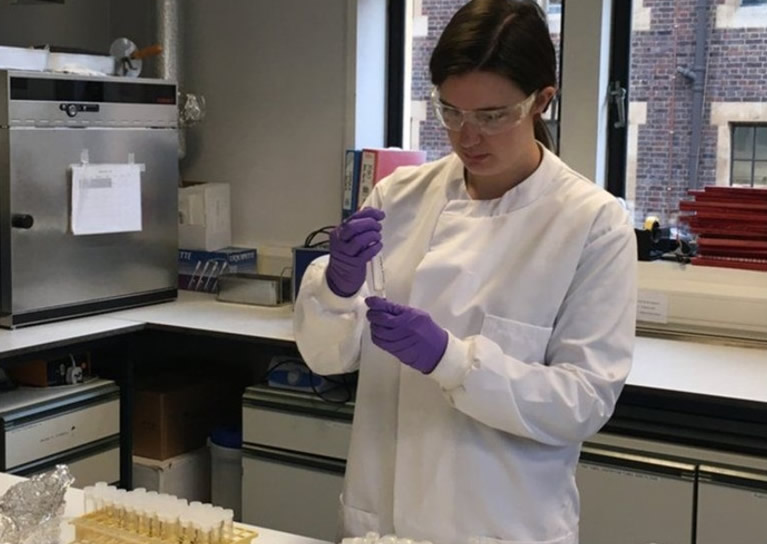 Ӣ�����Ŵ�ѧ�о����ְ���³����ѷ�˷ǡ�ʳ���ޡ�