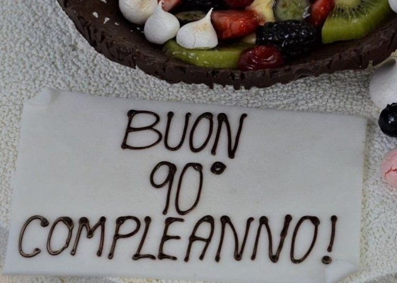 意大利老妇获美军庆生 补偿二战失窃蛋糕