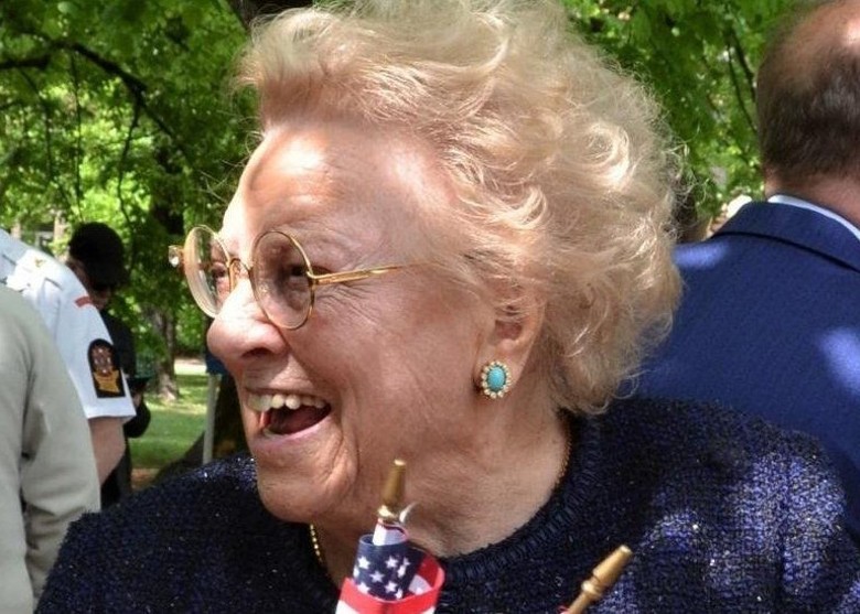 意大利老妇获美军庆生 补偿二战失窃蛋糕