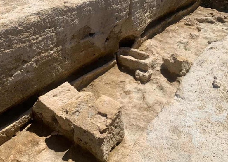 西班牙南部小镇奥苏纳工地出土腓尼基古墓 距今2500年保存完好