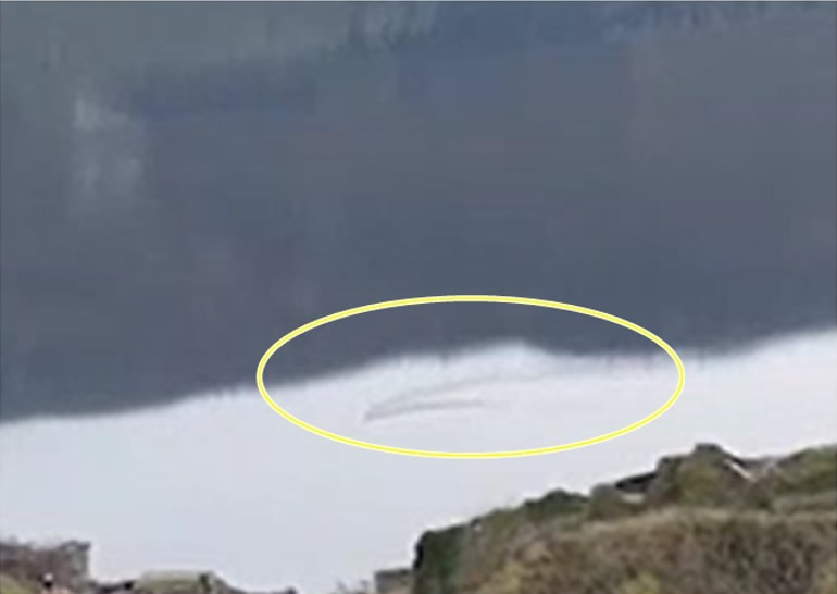 苏格兰尼斯湖水怪再现身 游客在湖边度假屋中拍得一段相当清楚的短片
