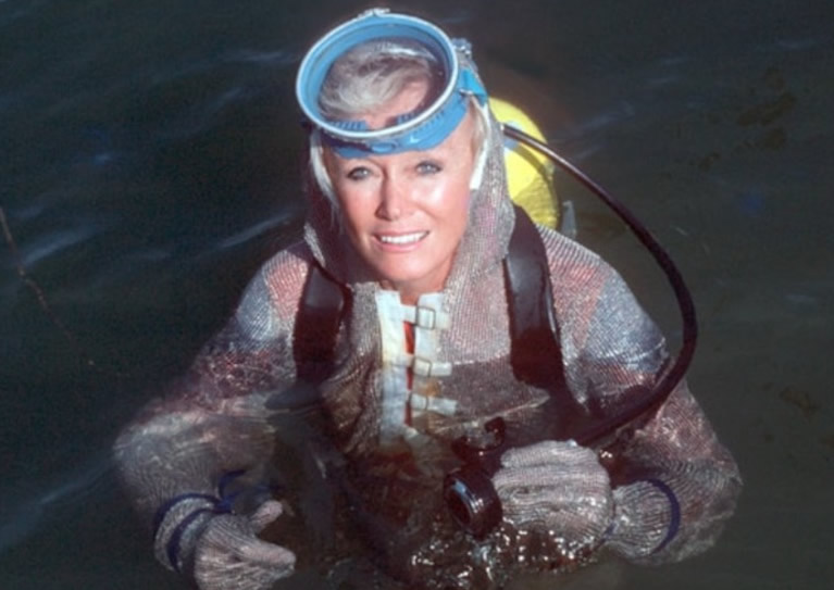 《大白鲨》加剧鲨鱼遭捕杀的情况 有份参与水底拍摄工作的夫妇数十载为保护鲨鱼奔走