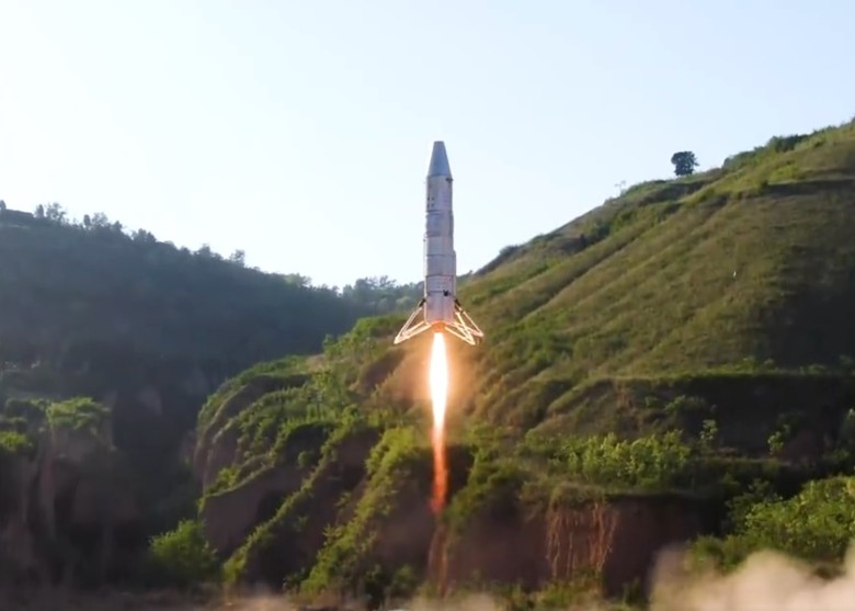 科企深蓝航天自主研发“星云-M”1号试验火箭完成一公里级垂直起飞及降落飞行试验