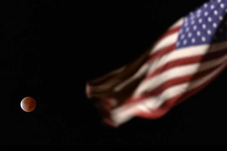 2022年5月15日晚至5月16日凌晨将发生一次壮观天象:月全食