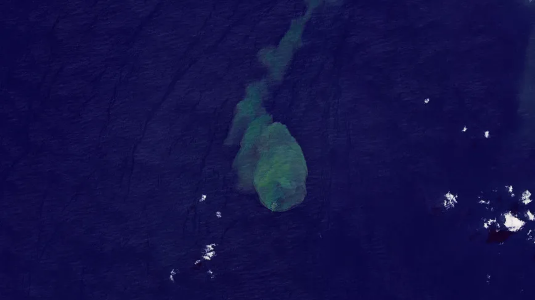 NASA在鲨鱼生活的地方观察到火山爆发