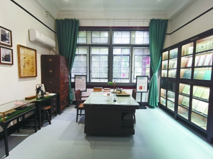 原地重现的李四光先生在南京古生物所的办公场景。 南京日报/紫金山新闻记者 马金 摄