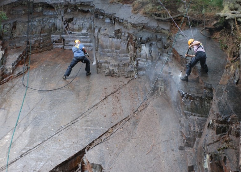 Ӣ˹ؿɭֳ֪϶ﲶʳߣ5.6ǰˮĸȻʯ