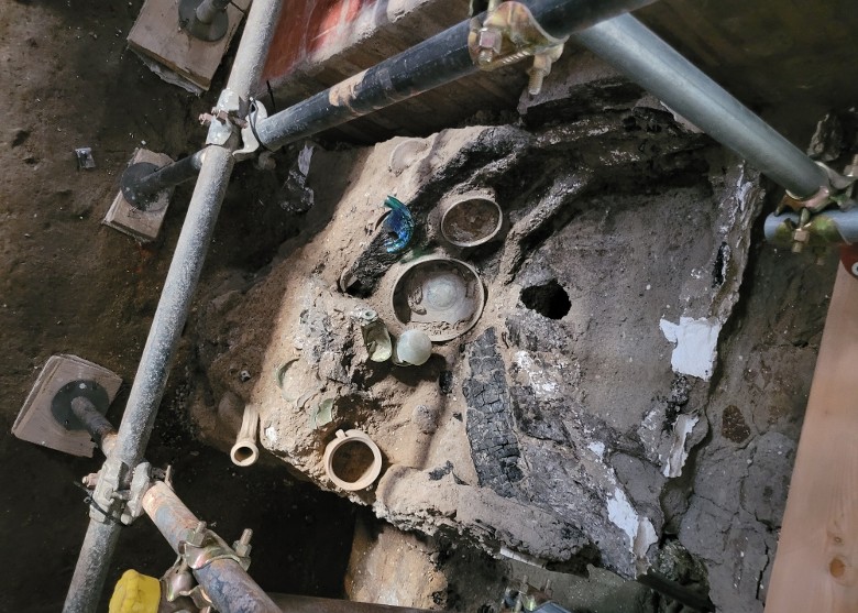 庞贝古城遗迹出土玻璃制品 刻画当时中产阶级生活