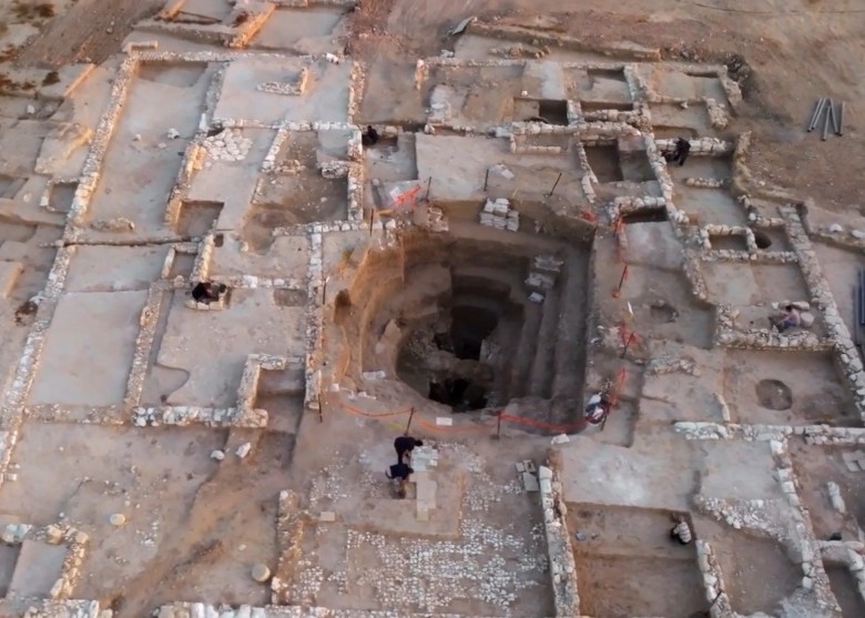 以色列考古团队在内盖夫沙漠城市拉哈特发现1200年前豪宅