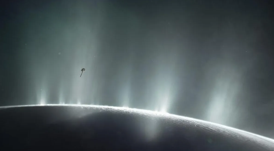 土星卫星土卫二的黑暗、冰雪覆盖的海洋似乎越来越有可能找到生命
