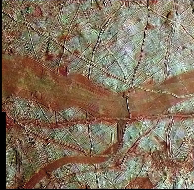 NASA朱诺号探测器拍摄20年来距离木卫二欧罗巴最近的观测图像