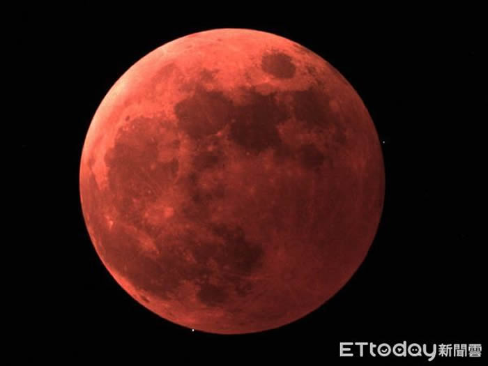 11月8日千年难得一见的血海狸月加月掩天王星天文奇观