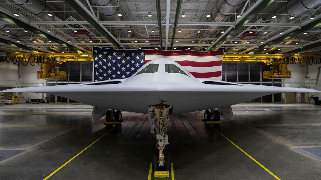 美国空军公布其最新的由诺斯罗普-格鲁曼公司制造的隐形轰炸机B-21