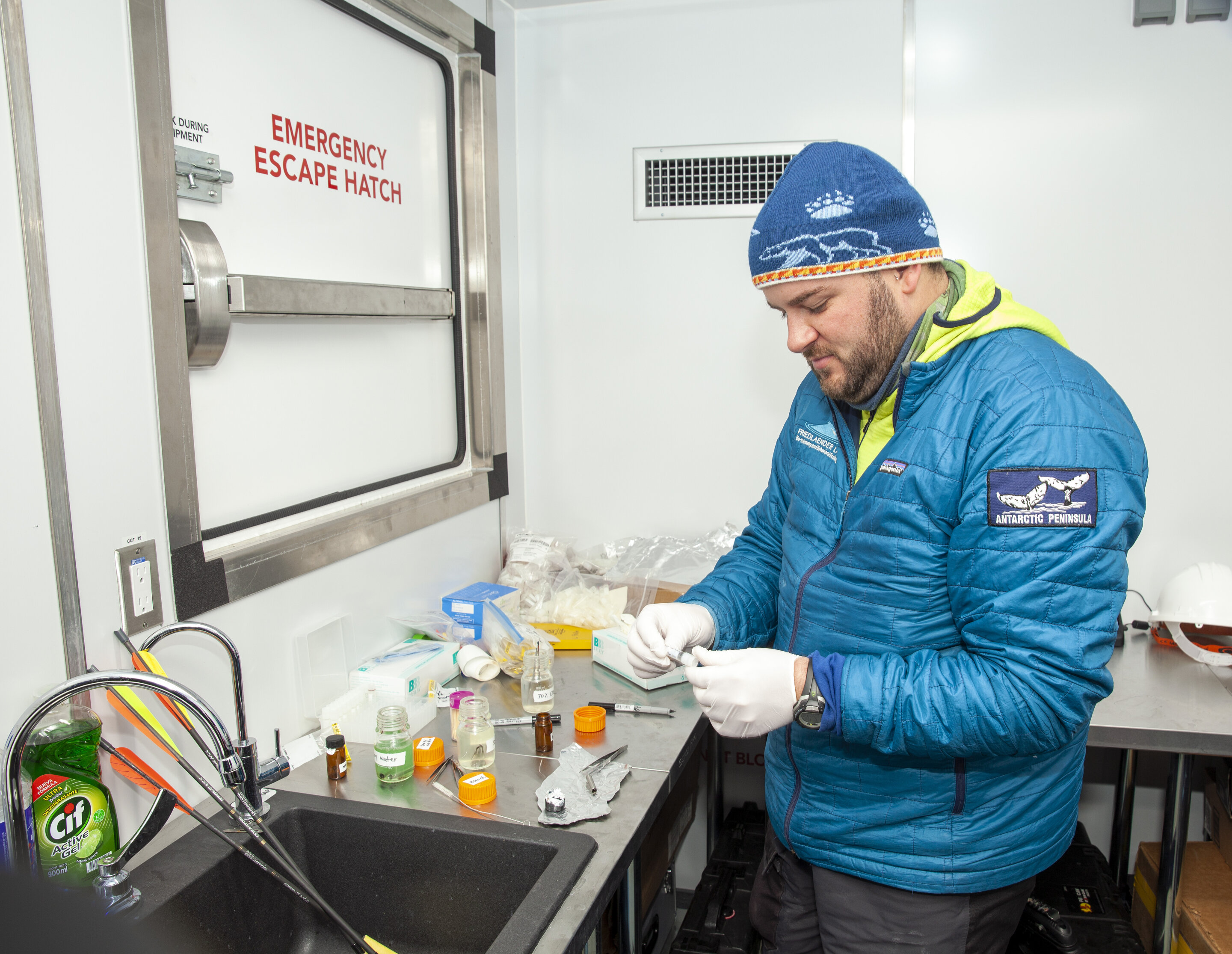 ��ȫ��仯����ѧ�����о�������Ϻ��Ӧ���ٻ�Ӱ����ͷ������