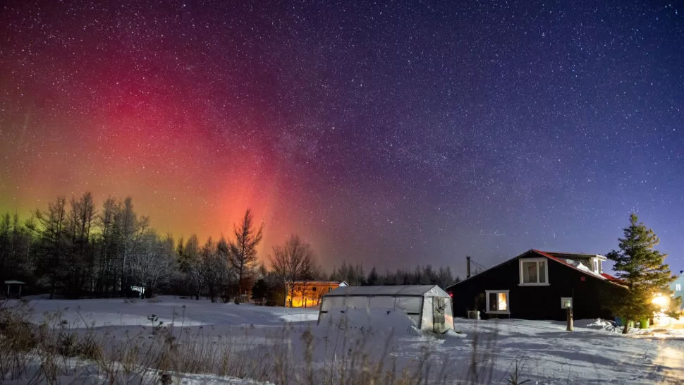 加拿大、美国北部和欧洲大部分地区爆发罕见红色极光