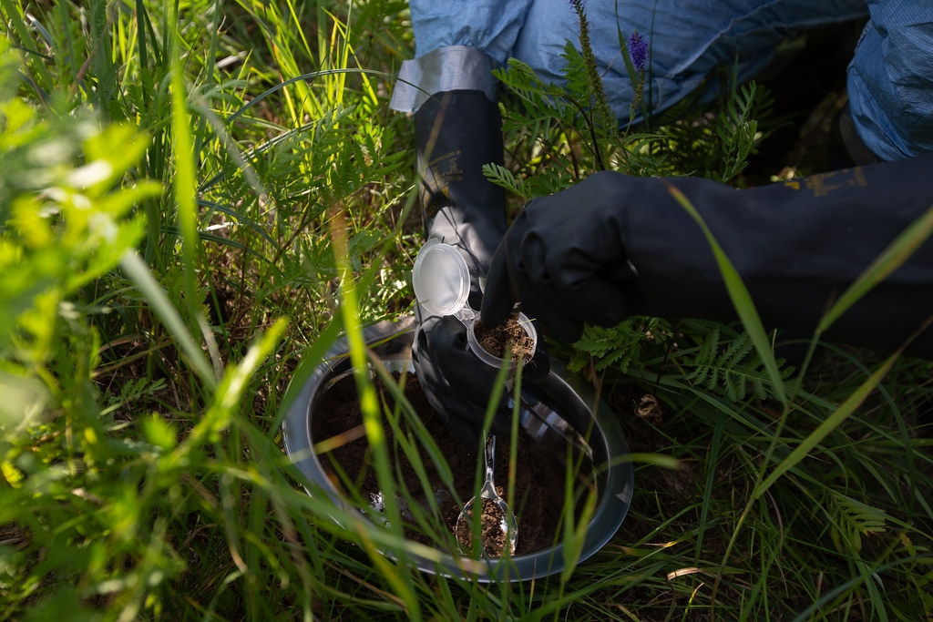 一年炮火数十年难平 俄乌战争导弹有毒残留物渗入土壤与地下水