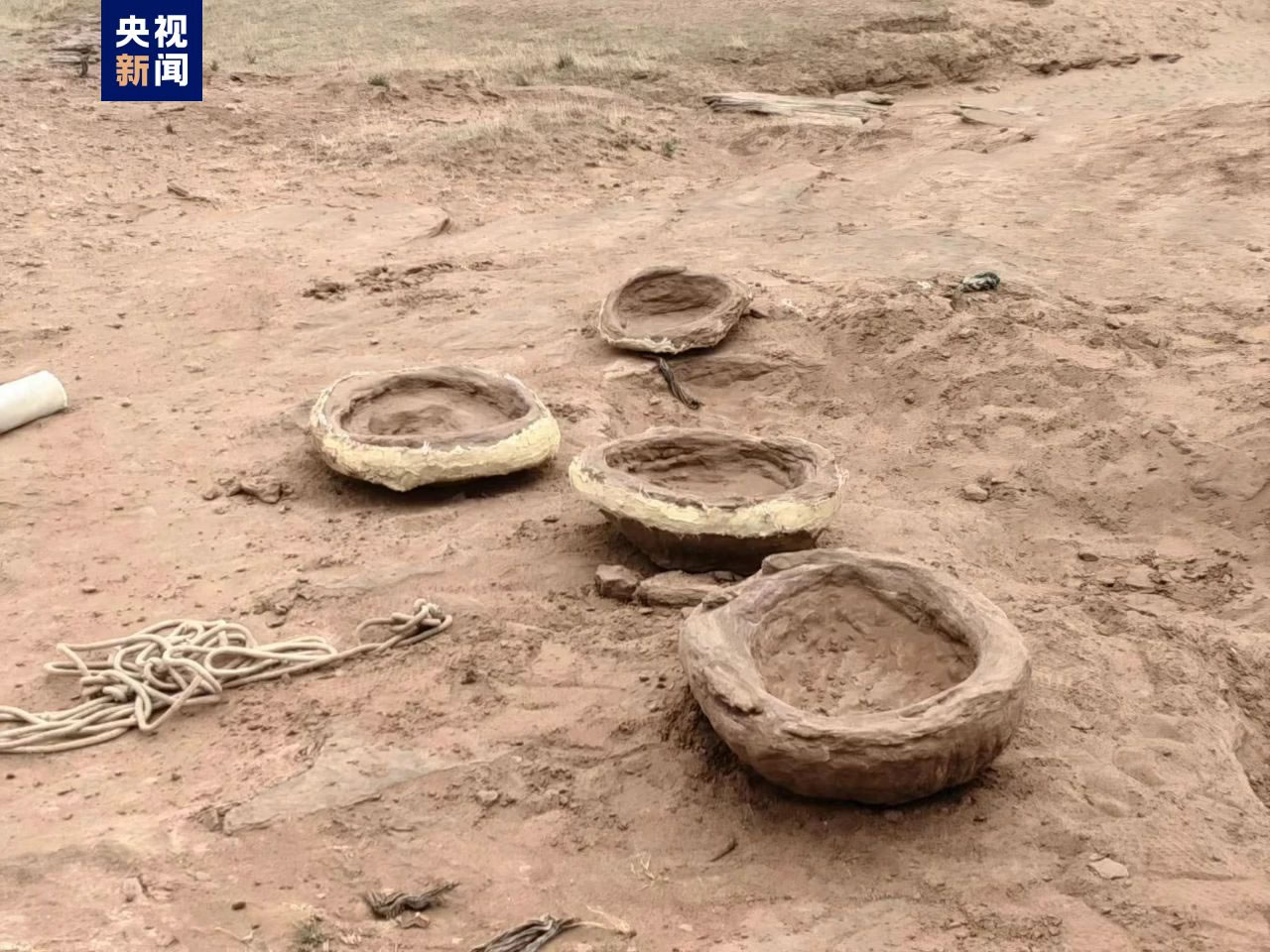 内蒙古鄂托克旗恐龙遗迹化石国家级自然保护区新发现一处恐龙足迹化石点