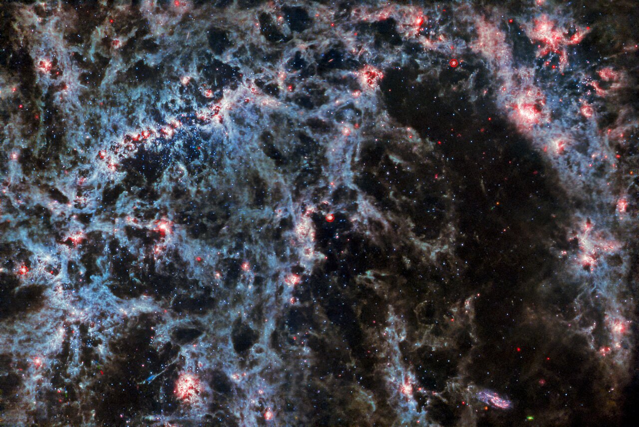 美国宇航局詹姆斯·韦伯太空望远镜拍摄的处女座棒旋星系NGC 5068