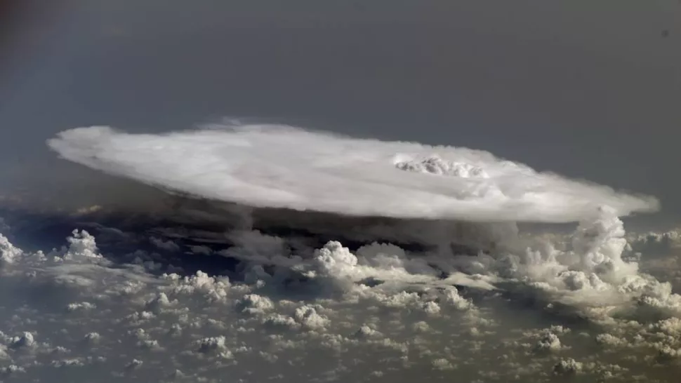 地球大气层高处的冰云有助于预测气候变化 美国国家航空航天局想近距离观察