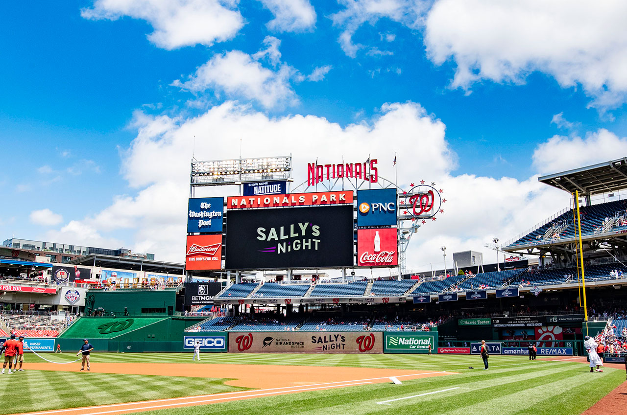 莎莉之夜纪念第一位美国女性萨莉·赖德太空飞行40周年