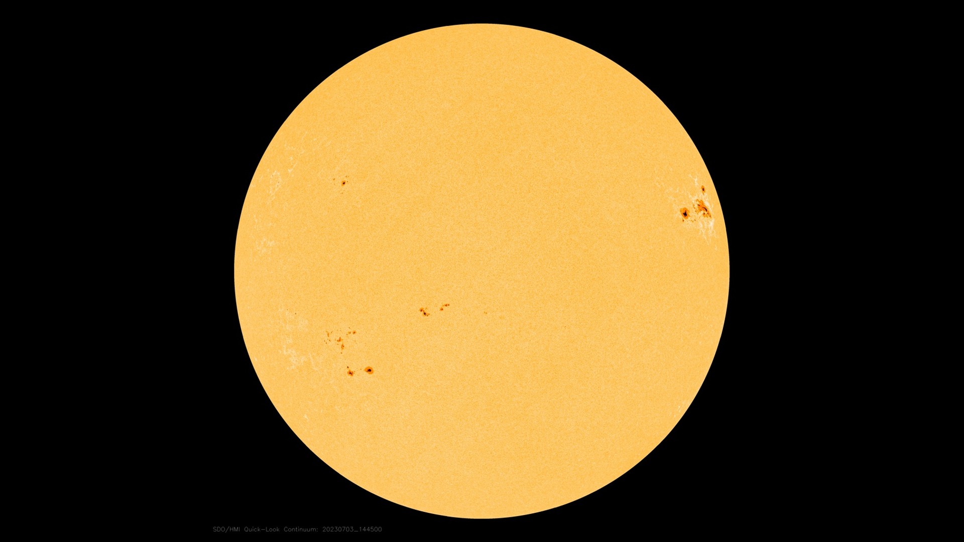 太阳爆发出强大的X级太阳耀斑,导致地球上的无线电中断