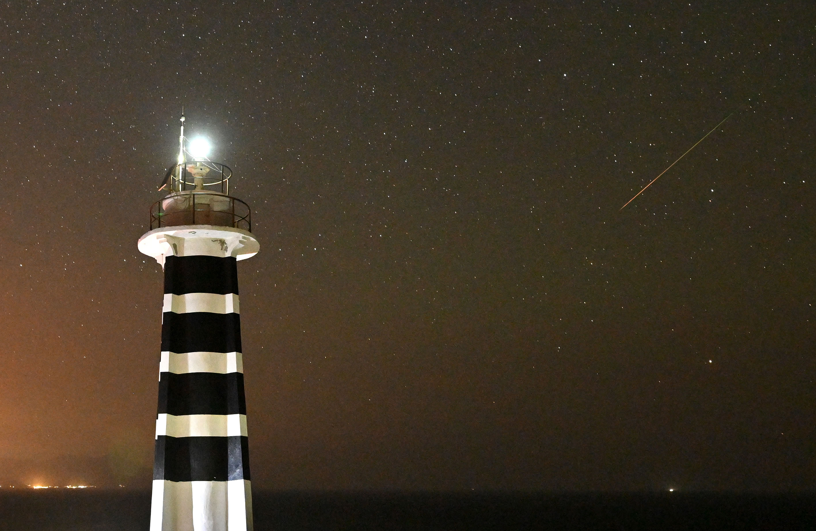 2023年8月的英仙座流星雨让全世界的观星者兴奋不已,看到他们拍摄的惊艳照片