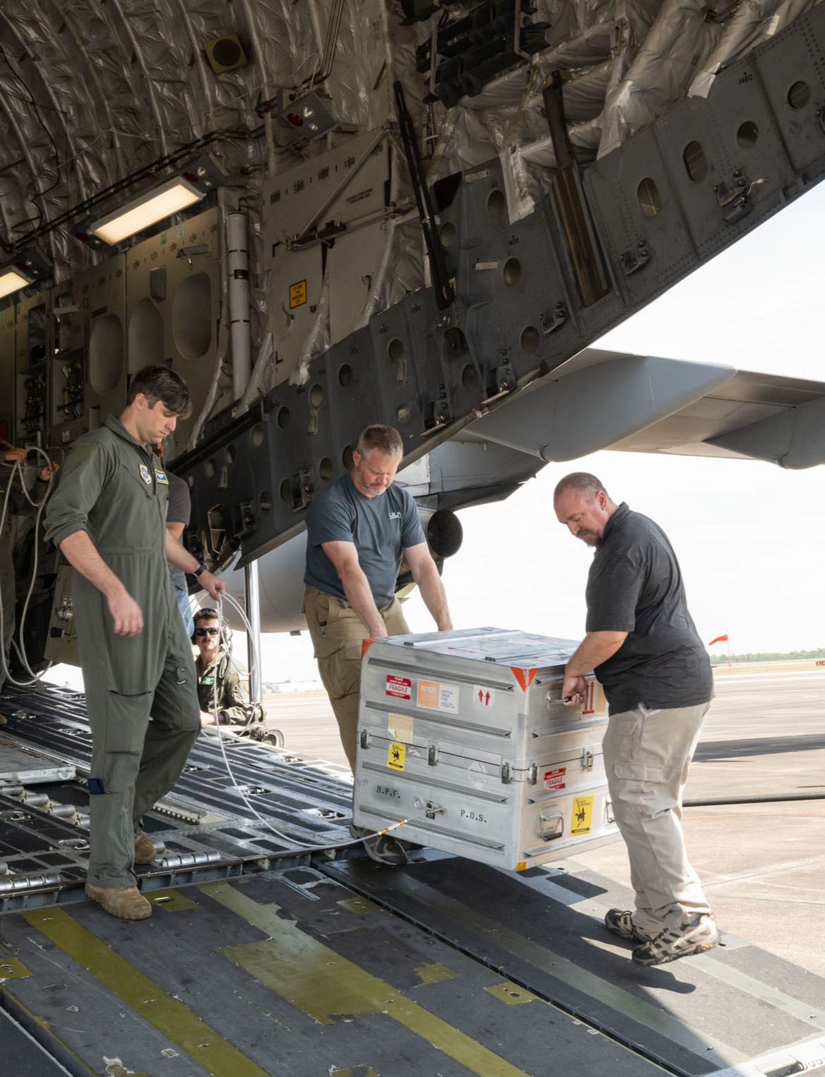 OSIRIS-REx的小行星样本落在休斯顿