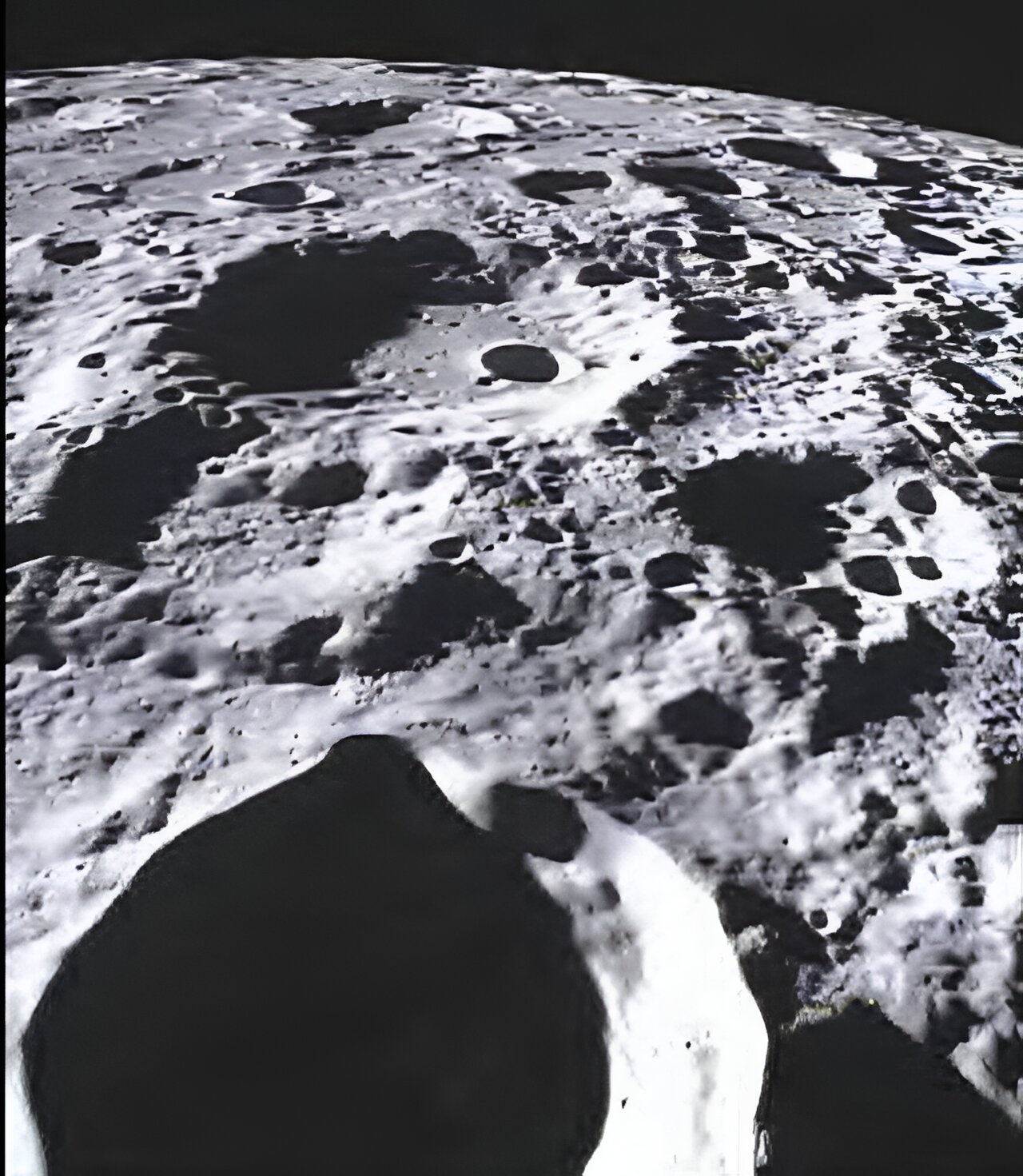 月球上的一些环形山是由星际撞击造成的，我们能分辨出是哪个吗？