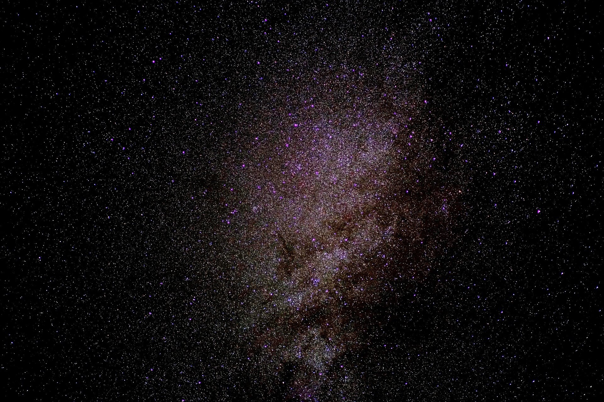 伴随着前所未有的耀斑,恒星尸体显示出生命的迹象