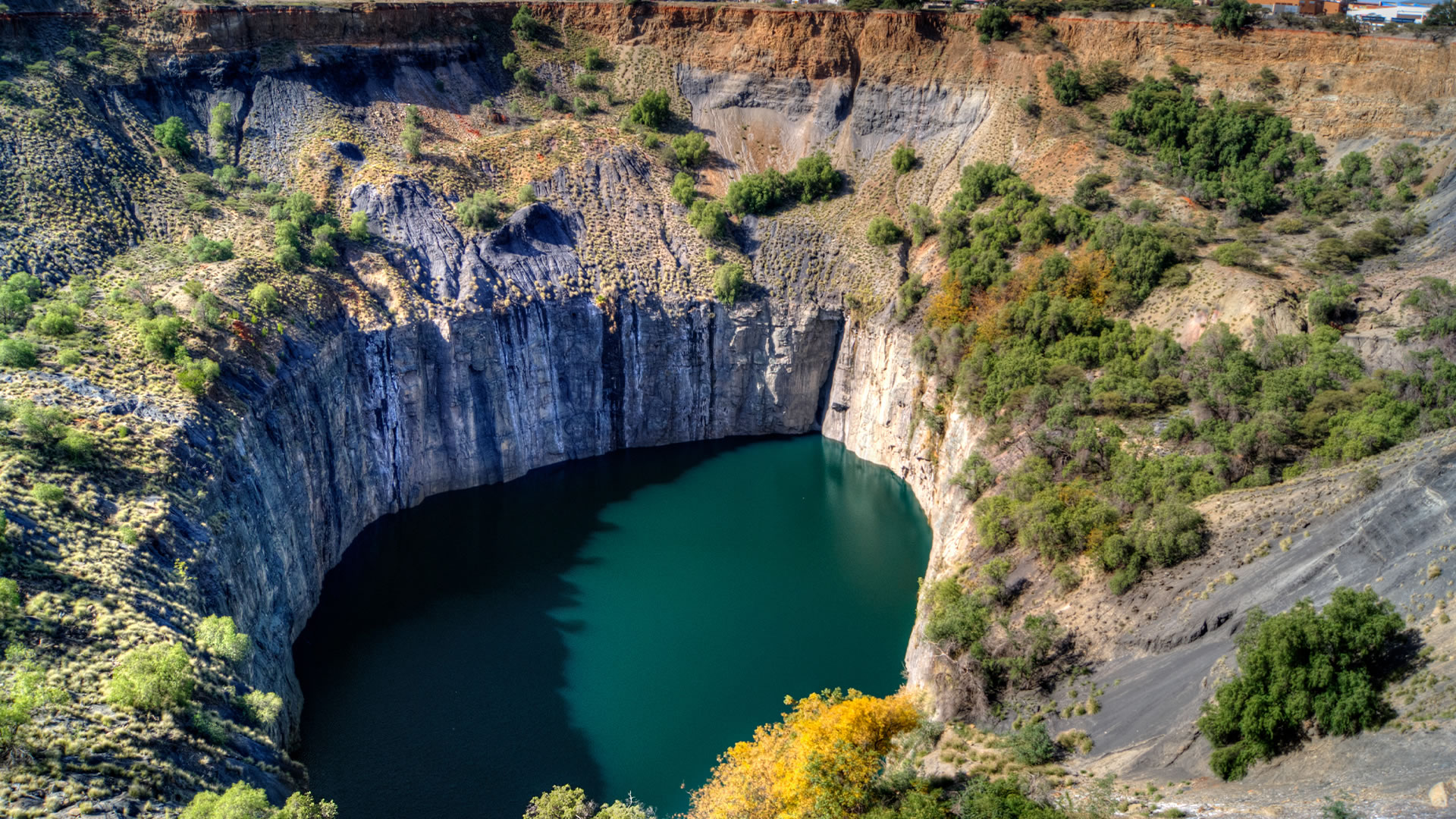 从地球中心喷发的钻石喷泉揭示了超大陆消失的历史