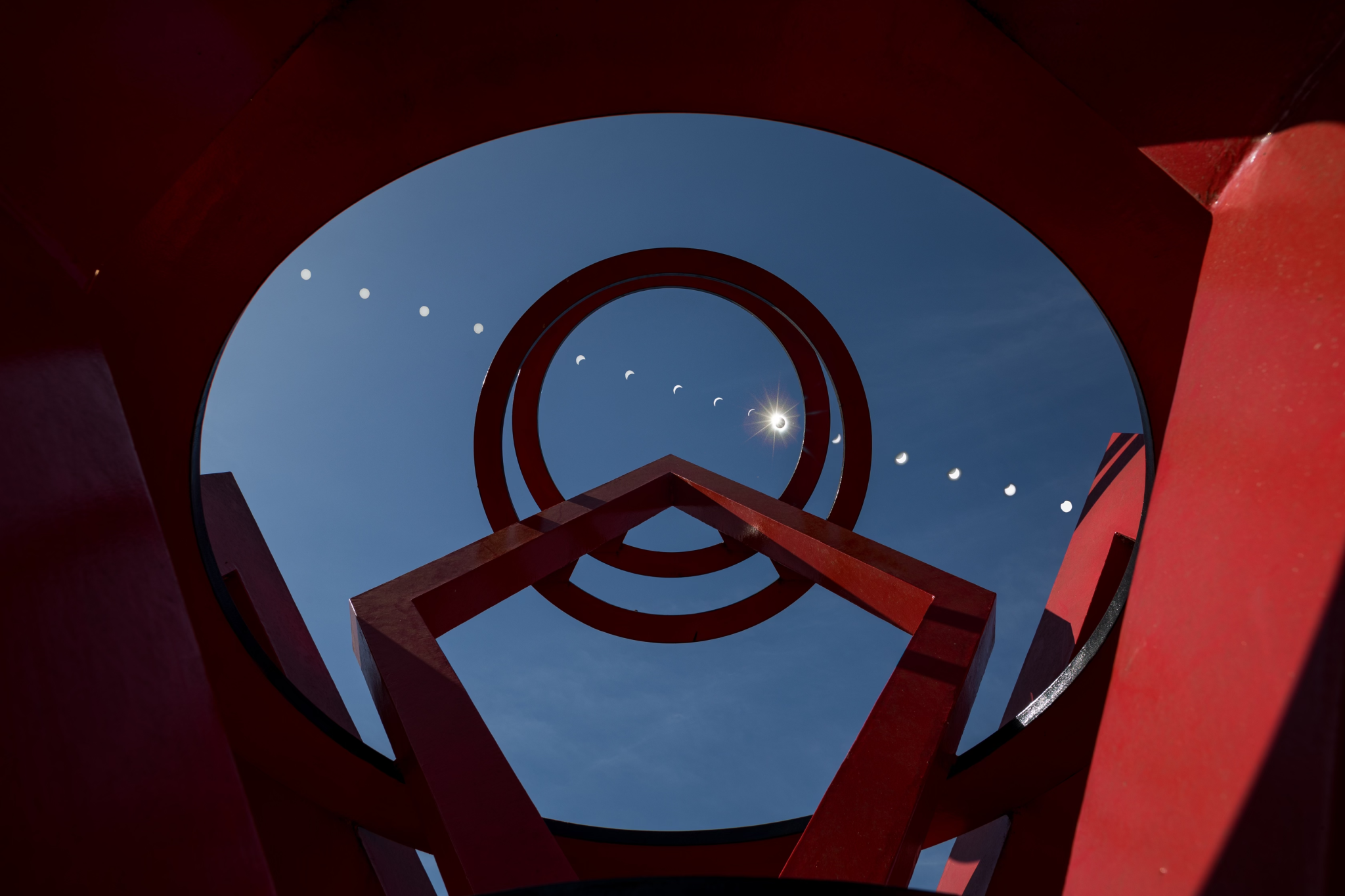 36000多名志愿者帮助美国国家航空航天局进行日食科学研究