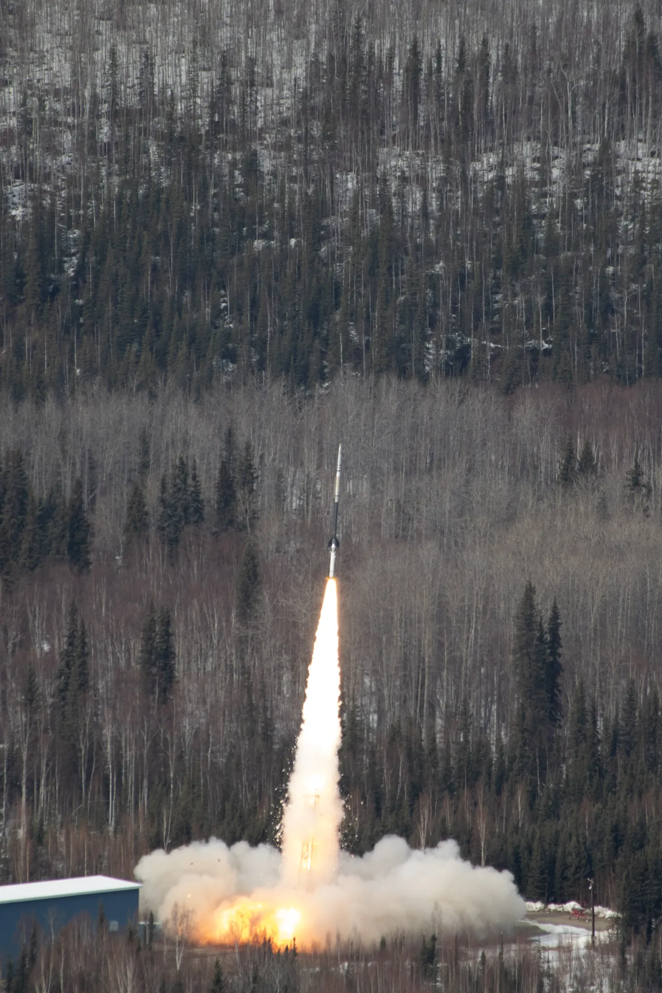 两枚美国国家航空航天局探测火箭在太阳耀斑期间从阿拉斯加发射