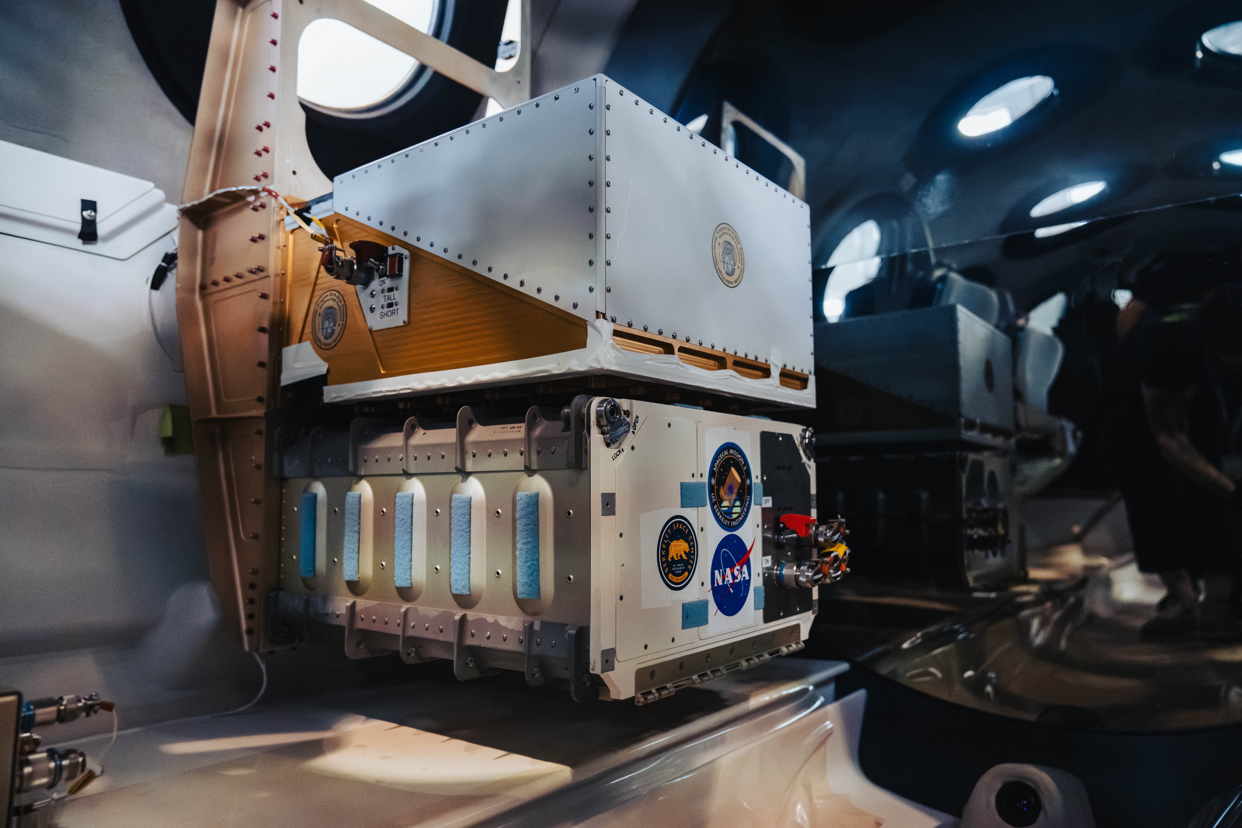 维珍银河发射VSS Unity太空飞机,与6名机组人员进行最后一次亚轨道太空飞行