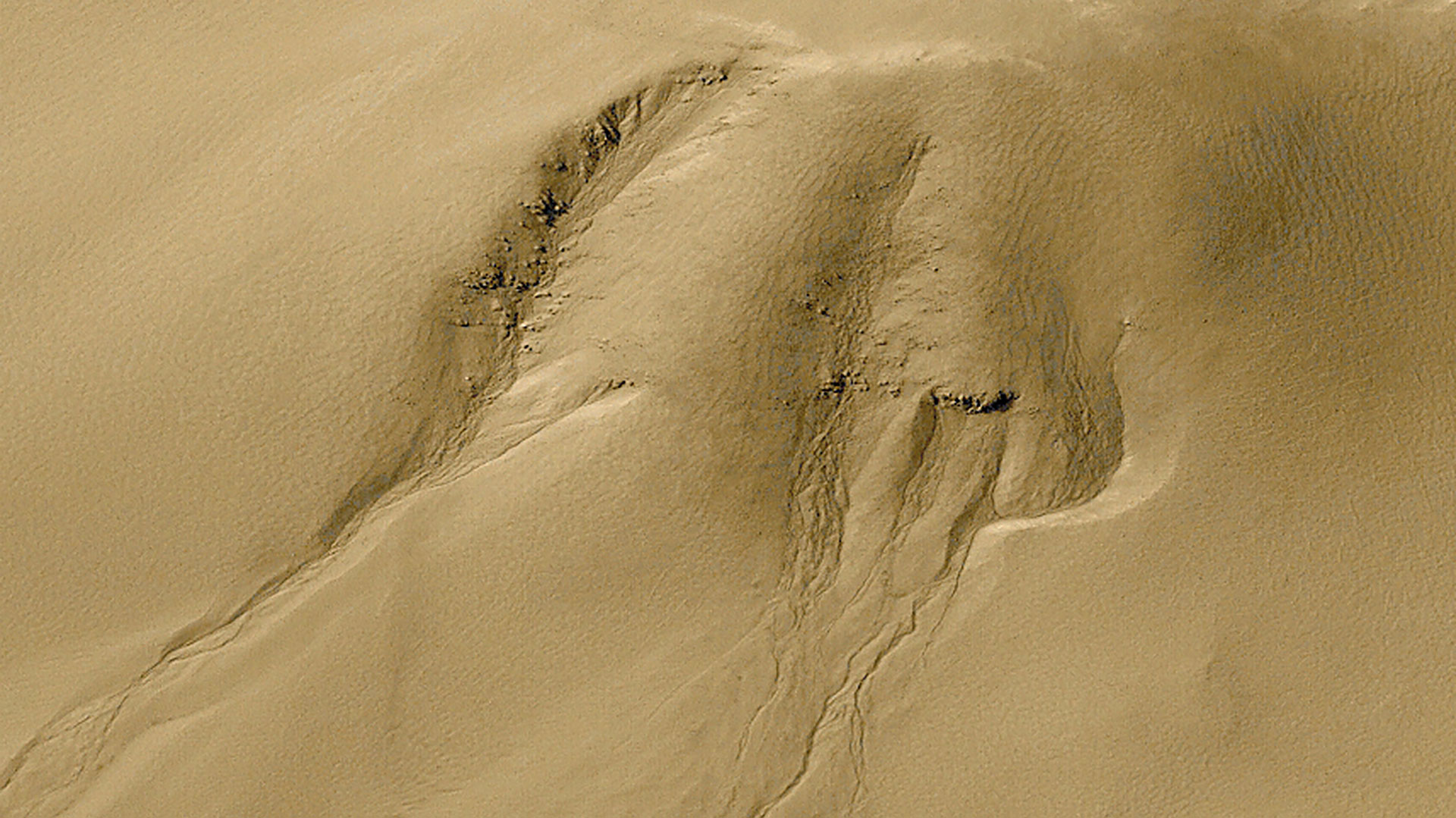 在太空的这一天!2000年6月22日火星上发现液态水的可能证据